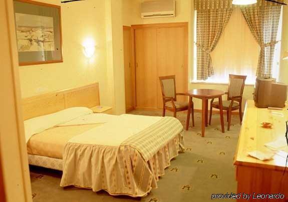 Puerta De Segovia Hotel La Lastrilla Room photo